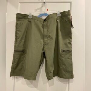Wrangler Men’s Size 44 Cargo Golf Shorts Green